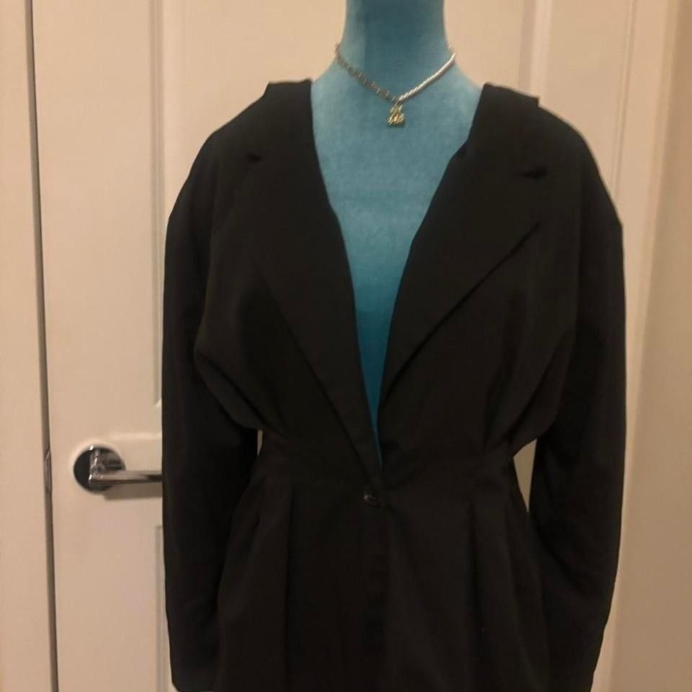 Black oversized blazer dress‎
